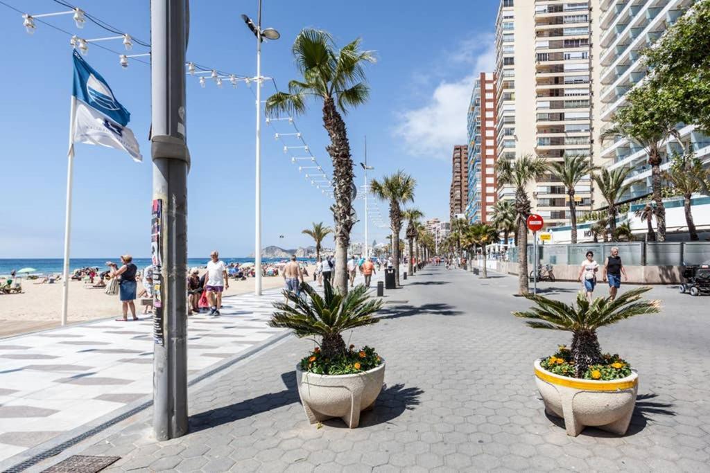 Levante Beach Front Of The Sea Estacha Бенидорм Екстериор снимка